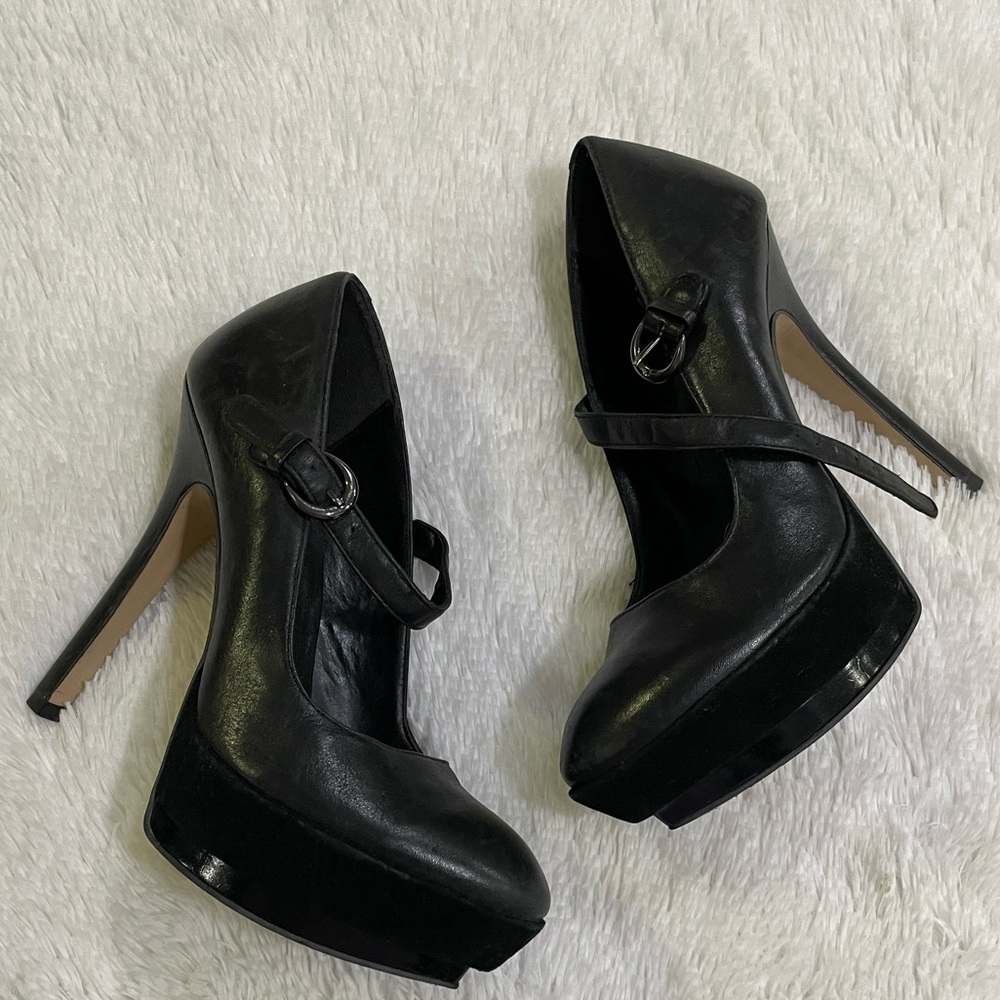 Zu Brazilian leather sz 7